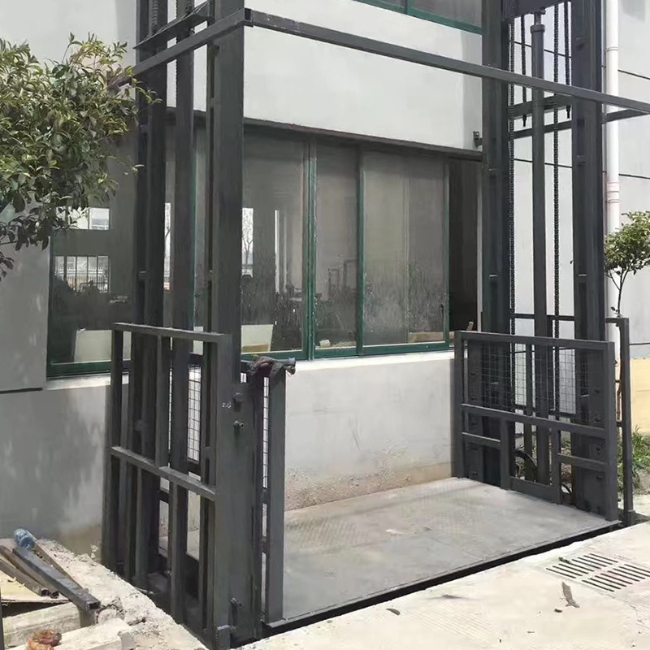 华南热作学院5吨室外升降货梯